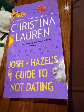 Christina Lauren "Josh + Hazel's Guide to Not Dating" - Purple Cover